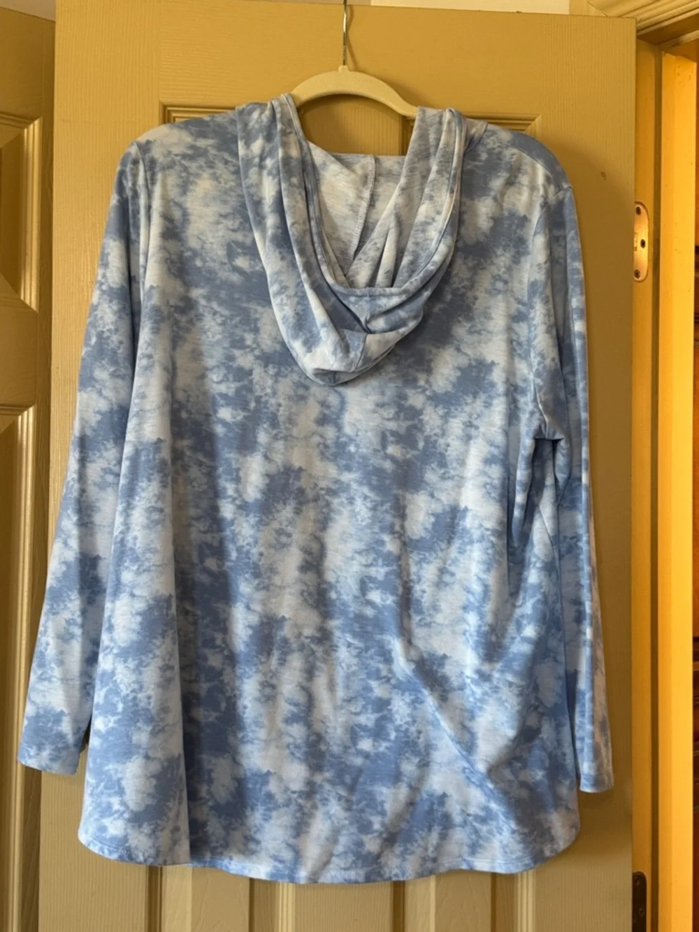 bobeau Light Blue and White Tie-Dye Hooded Long Sleeve Top - Picture 2 of 2